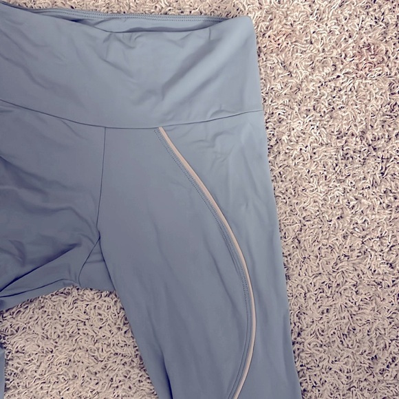 ONZIE Workout Set - Picture 6 of 10